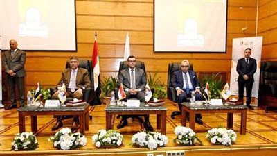 وزير الإسكان: الدولة المصرية تهتم بإعداد استراتيجية وطنية للعمران والبناء الأخضر المستدام