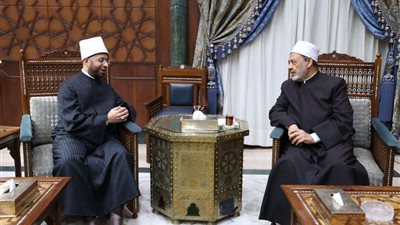 شيخ الأزهر يستقبل وزير الأوقاف ويُوصيه برعاية الأئمَّة والاهتمام بشؤونهم