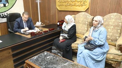 محافظ المنوفية يلتقي بعدد من المواطنين ويوجه بحل مشكلاتهم