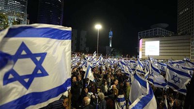 مئات الحريديم ينظمون مسيرات حاشدة بتل أبيب احتجاجا على تجنيدهم