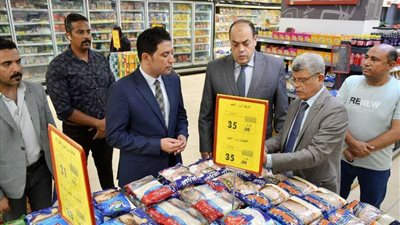 حملة مكبرة يقودها نائب محافظ سوهاج على المحلات التجارية لضبط الأسعار وتوفير السلع