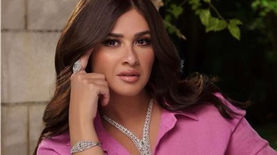 ياسمين عبد العزيز تذهل جمهورها برشاقتها في أحدث ظهور لها (صور)