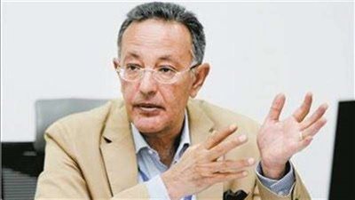 أستاذ اقتصاد: العالم يشهد تراجعًا في الحرية الاقتصادية ونهاية العولمة