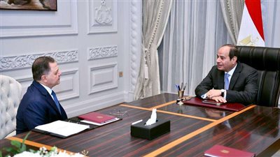 الرئيس السيسي يجتمع مع وزير الداخلية