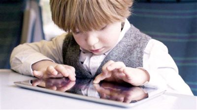 كيفية تعامل الوالدين مع إدمان الأطفال لوسائل التواصل الاجتماعي.. طمان تناقش