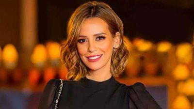 إيمان العاصي تبدأ تصوير 