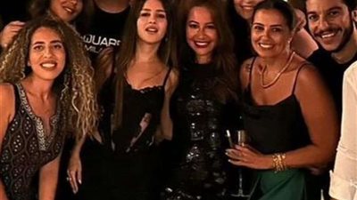 منه شلبي تحتفل بعيد ميلادها بحضور أكرم حسني وجميلة عوض