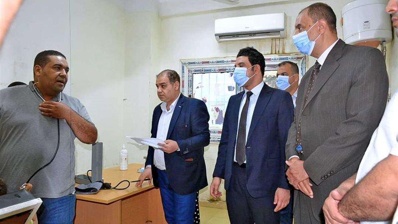 محافظ سوهاج برفقة