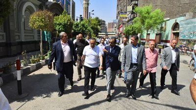 محافظ أسيوط يعاين مواقع مقترحة لإنشاء 16 كشك نموذجى للشباب بالتعاون مع الغرفة التجارية