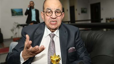 محمد التاجي يثير الجدل بانتقاده لـ يوسف شاهين ويصفه بـ