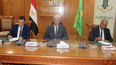 رئيس جامعة المنوفية يوقع بروتوكول تعاون مع بنك فيصل الإسلامي المصري