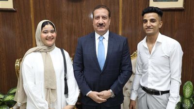 محافظ المنوفية يشهد عقد قران عروسين أيتام