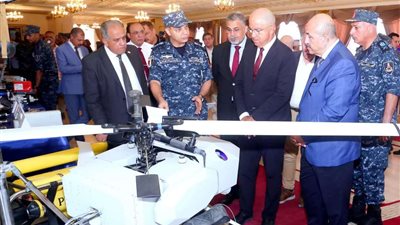 اختتام معرض قطع الغيار ومستلزمات التأمين الفني بجولة تفقدية لترسانة القوات البحرية