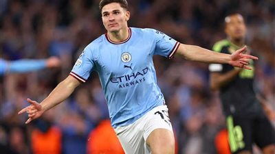 أرسنال يستهدف جوليان ألفاريز لتدعيم صفوفه في الموسم الجديد