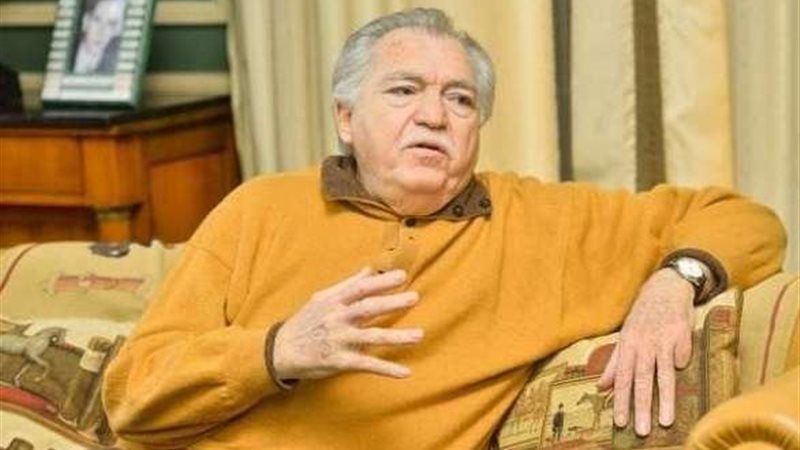 الدكتور محمود أباظة،
