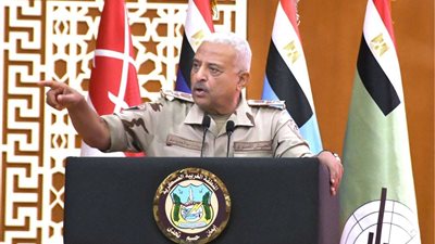 وزير الدفاع يلتقي بعدد من رجال القوات المسلحة بالمنطقة الغربية العسكرية