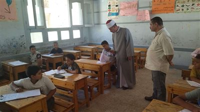 طلاب الشهادات الابتدائية والإعدادية يؤدون امتحانات الدور الثانى بمعاهد أزهر طهطا