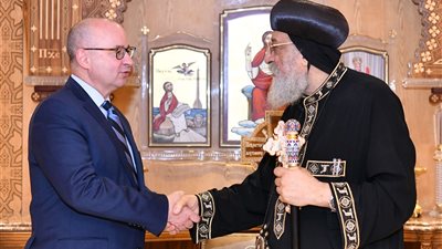 البابا تواضروس يستقبل السفير الكندي في القاهرة
