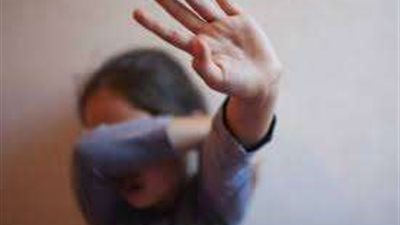 ربة منزل في القليوبية تتهم والد طليقها بالاعتداء على نجلتها.. والتحقيقات جارية