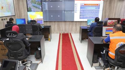 محافظ المنوفية وقائد قوات الدفاع الشعبي والعسكري يشهدان تجربة عملية لأزمة افتراضية وطرق مواجهتها