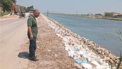 متابعة تبطين ترعة النوبارية بمحافظة البحيرة