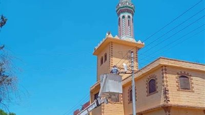 متابعة أعمال صيانة خطوط الإنارة فى قرية بغداد بالبحيرة