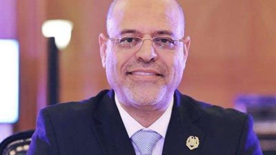 وزير العمل يؤكد حرص القيادة السياسية على تشجيع الاستثمار وتوفير فرص عمل