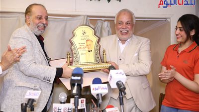 بالصور.. تكريم أشرف زكي وعايدة فهمي في احتفالية نقابة المهن التمثيلية