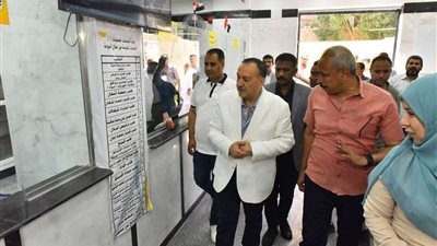 محافظ أسيوط يفتتح المركز التكنولوجي لخدمة المواطنين 