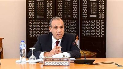 وزير الخارجية يتابع الخطوات التنفيذية اللازمة لرقمنة الخدمات القنصلية مع قيادات الوزارة