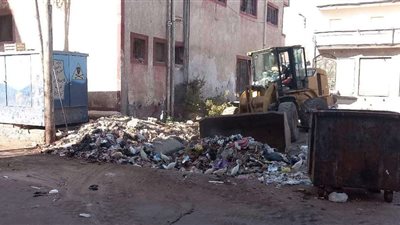 تكثيف حملات النظافة ومتابعة تطهير صفايات المطر بشوارع شبراخيت