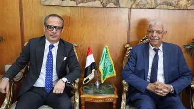 رئيس جامعة المنوفية يلتقي رئيس مجلس أمناء مدينة السادات لبحث التعاون المشترك