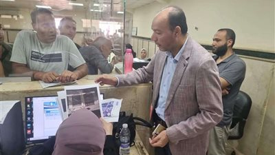 رئيس إيتاى البارود يتابع سير العمل وتلقى ملفات التصالح بالمركز التكنولوجى