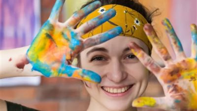 نورا أباظة تكشف عن أسرار العلاج بالفن (فيديو)