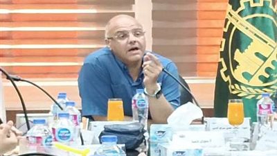 محافظ القليوبية يعقد اجتماعًا مع أعضاء الاتحاد المحلي للعمال