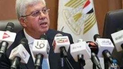 وزير التعليم العالي يهنئ 3 طلاب جامعيين لفوزهم بـ3 ميداليات برونزية و2 فضية بالأولمبياد الإفريقي للرياضيات