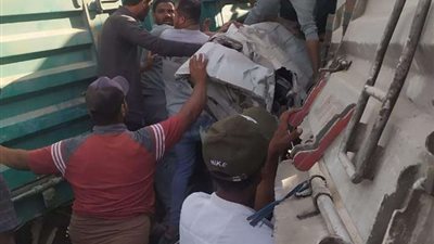 حادثة قطار الإسكندرية.. 4 وفيات و22 مصابًا حصيلة دهس 5 سيارات بمزلقان برج العرب