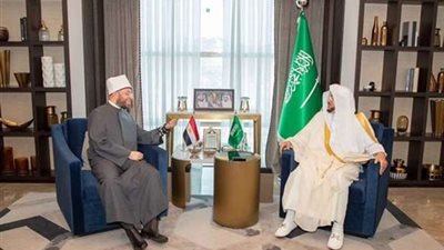 الدكتور أسامة الأزهري يلتقي نظيره السعودي خلال مؤتمر المجلس الأعلى للشؤون الإسلامية