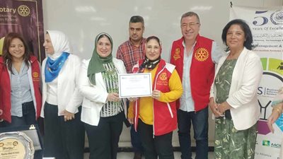 روتاري جولدن رايدرز تمكن فتيات النور من رؤية العالم الرقمي