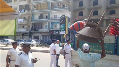 إزالة 1117 مخالفة إشغال طريق بشوارع دمنهور ... صور