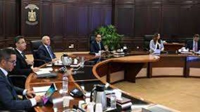 توفير أماكن ثابتة لعرض السلع بأسعار مناسبة.. رئيس الوزراء يوجه