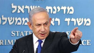 نتنياهو خلال مؤتمراً صحفياً: يهاجم وزير الدفاع الإسرائيلي .. ومئات المتظاهرين يحاولون اقتحام المؤتمر