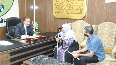 محافظ المنوفية يلتقي عدد من المواطنين .. تعرف على التفاصيل