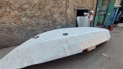 عمرها أكثر من 100 عام.. حكاية أقدم ورشة لصناعة مراكب الصيد بسوهاج