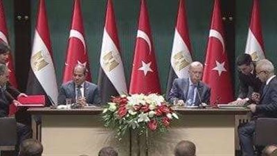 مصر وتركيا توقعان عقد تخصيص قطعة أرض لتطوير منطقة صناعية بـ 6 أكتوبر