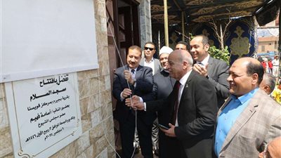محافظ المنوفية يفتتح مسجد السلام ويؤدى صلاة الجمعة بقرية بجيرم بقويسنا ( صور )