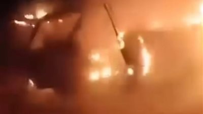 عاجل| تصادم 3 سيارات واشتعال النيران بها بالطريق الأوسطي وتوقف حركة المرور