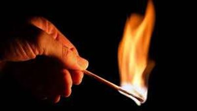 شاب يشعل النار في والدته وزوجة شقية بالقليوبية | تفاصيل