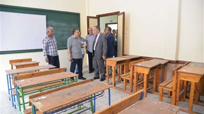 محافظ أسيوط يتفقد مديرية التربية والتعليم استعدادا للعام الدراسي الجديد