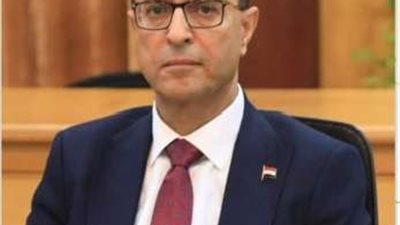 رئيس جامعة أسيوط يصرف مكافأة 1000 جنيه لجميع العاملين